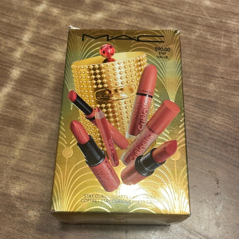 MAC Stay Curious Party Crew Vault